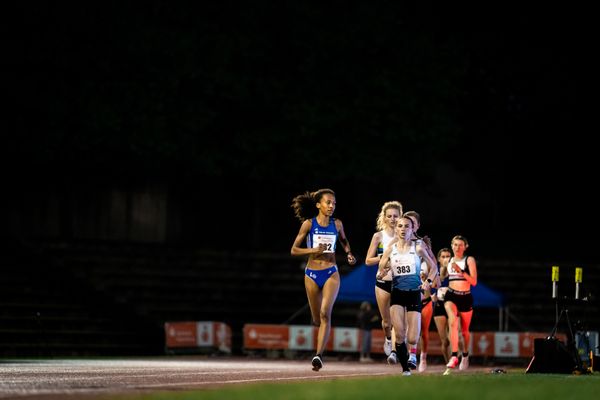 Miriam Dattke (LG TELIS FINANZ Regensburg) neben Franziska Drexler (LG TELIS FINANZ Regensburg ueber 3000m am 03.06.2022 waehrend der Sparkassen Gala in Regensburg